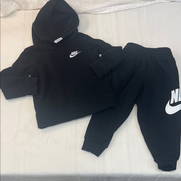 Nike Kids Black Sweatpants and Hoodie Set size 3T - Picture 1 of 11